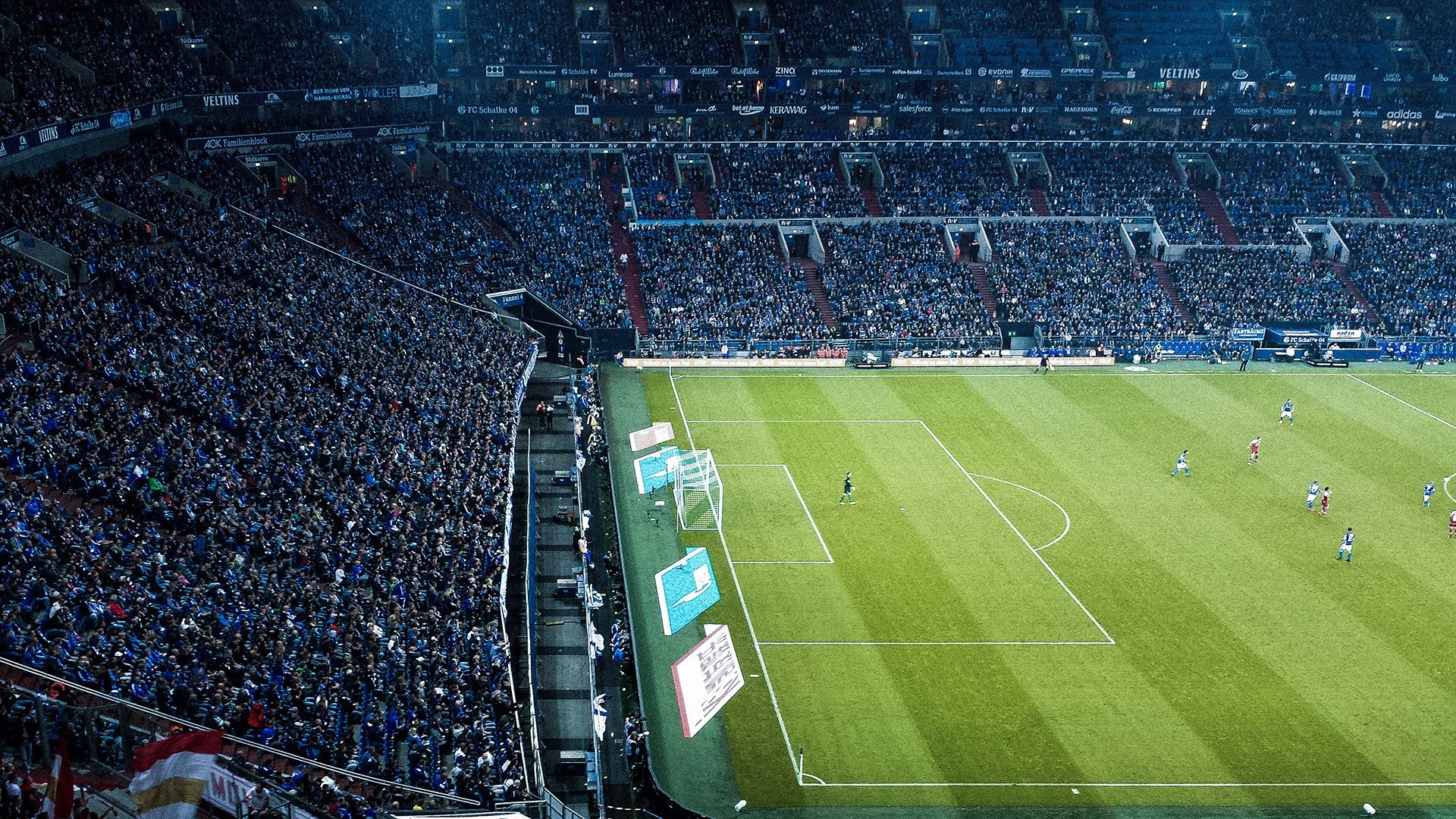 中前场联动压迫制造三角围抢